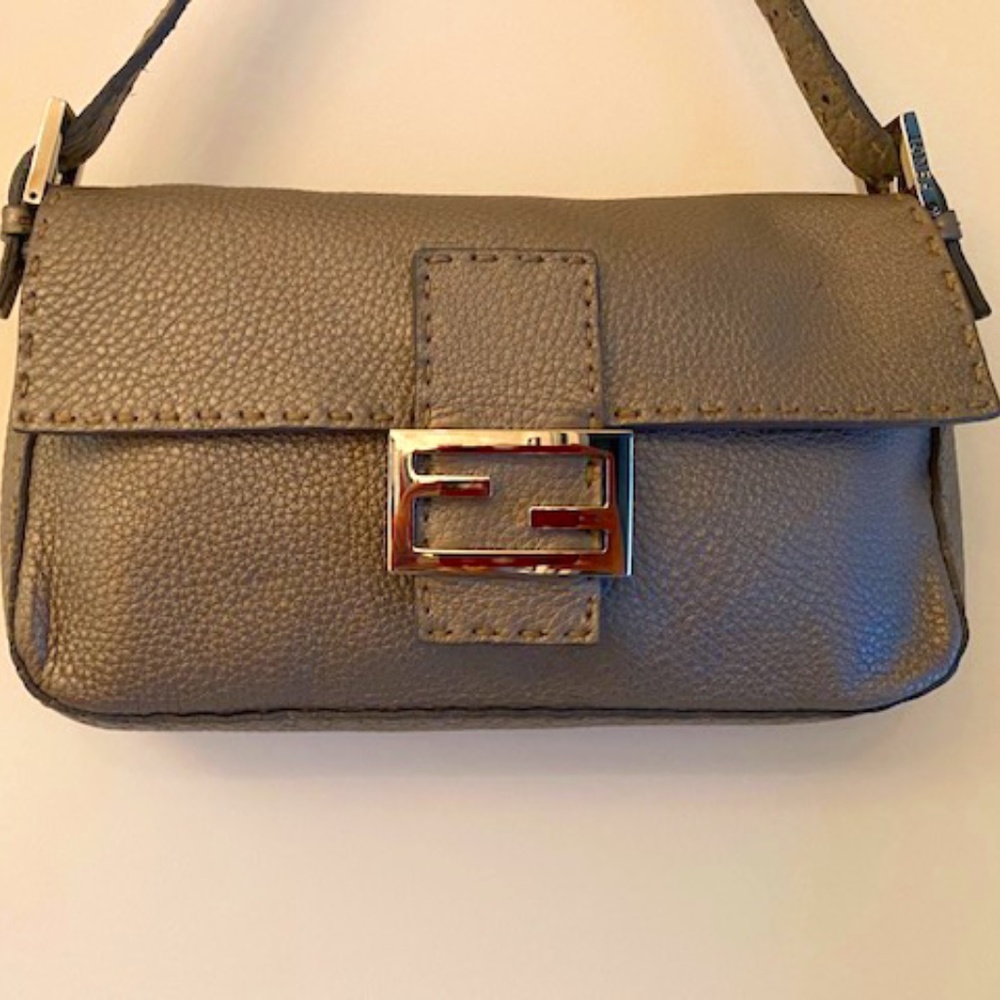 Fendi selleria leathter silver/gray baguette purse